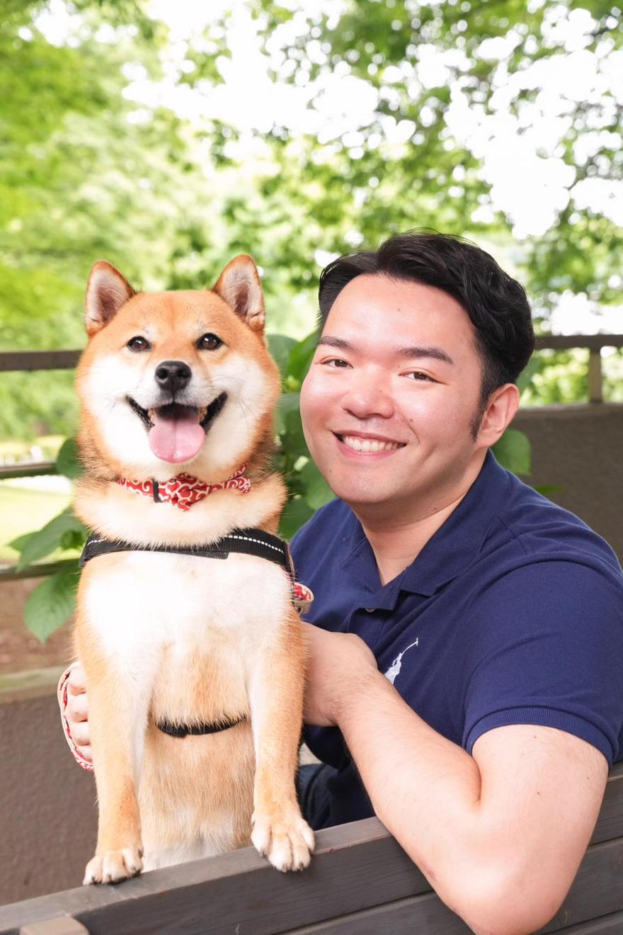 愛犬と過ごす荒木弁護士